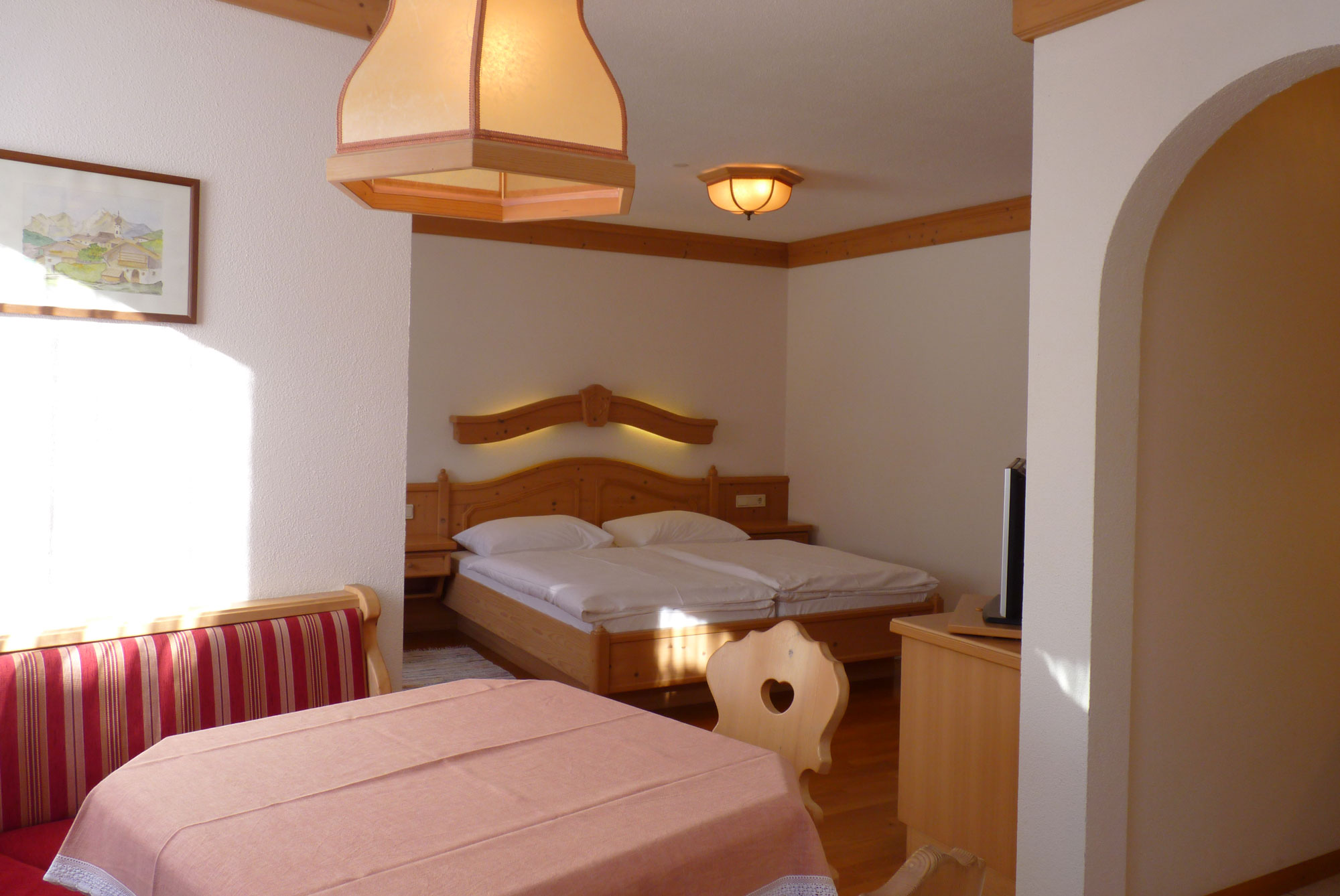 R1: Living room view 1