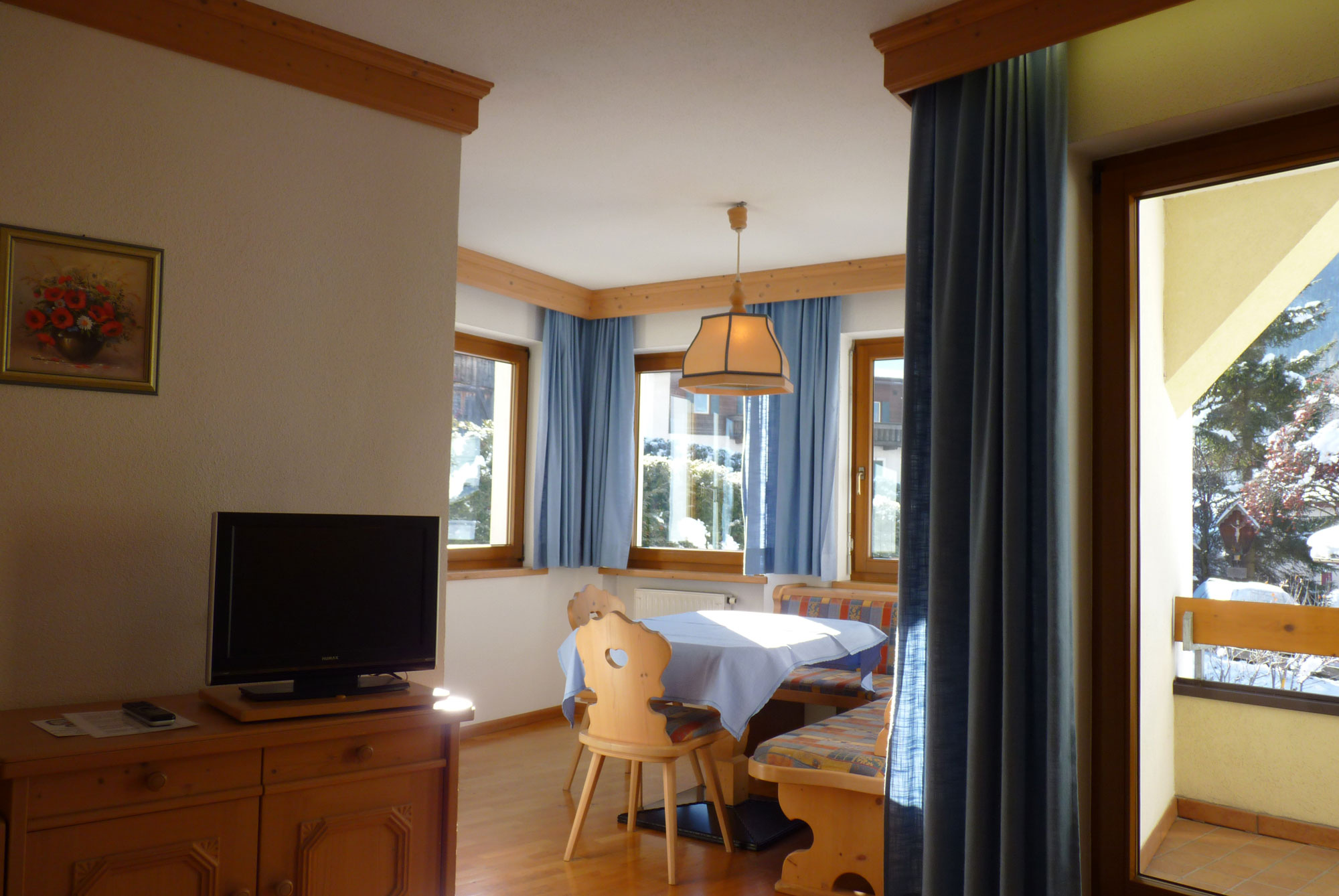 R 2 & 3: Living area